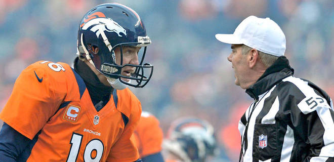 Peyton Manning argues with NFL referee Bill Vinovich.